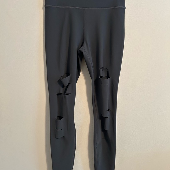 Alo Ripped Leggings - Picture 3 of 6